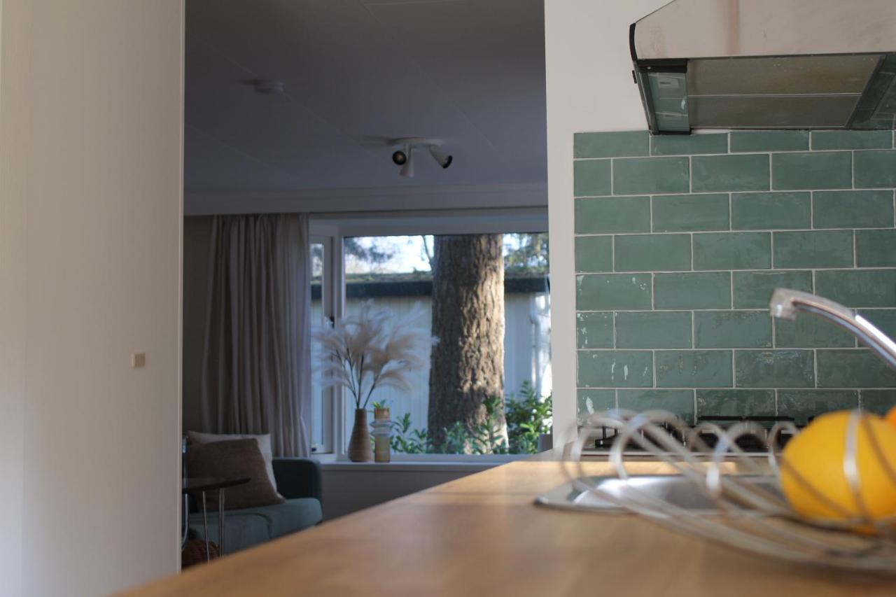 Sfeervol Vakantiehuisje In Bosrijke Omgeving วอร์เดน ภายนอก รูปภาพ