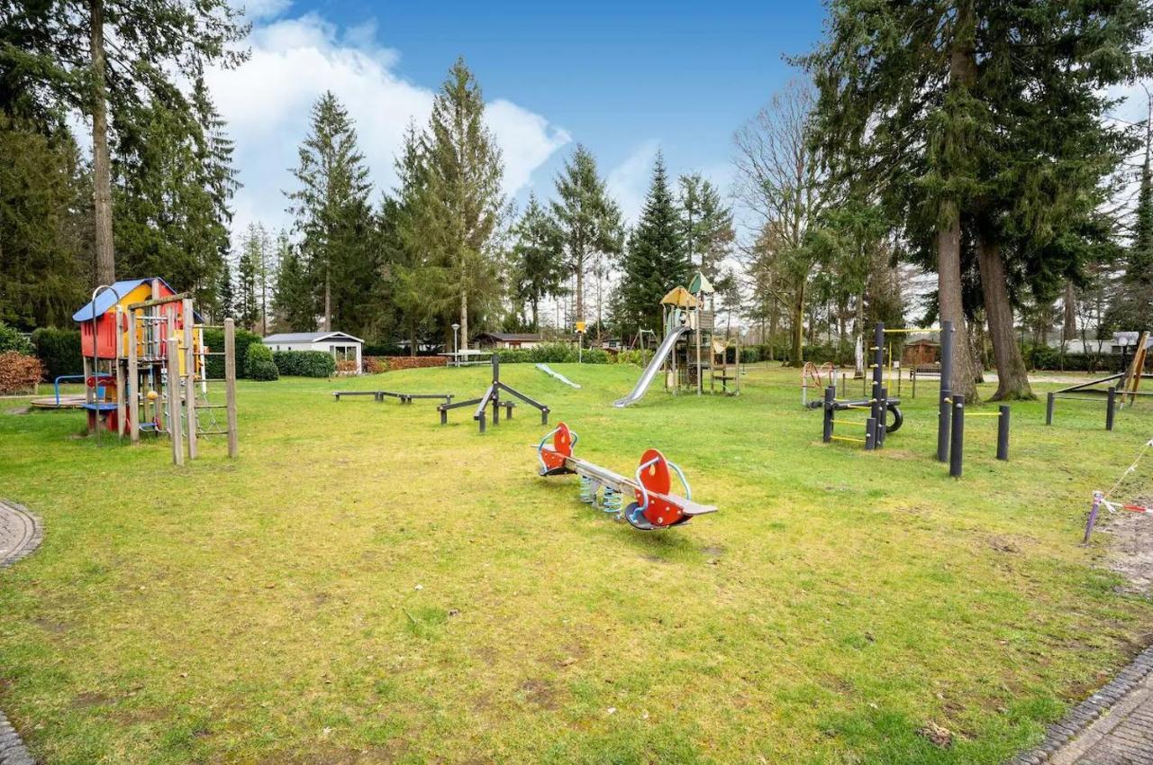 Sfeervol Vakantiehuisje In Bosrijke Omgeving วอร์เดน ภายนอก รูปภาพ
