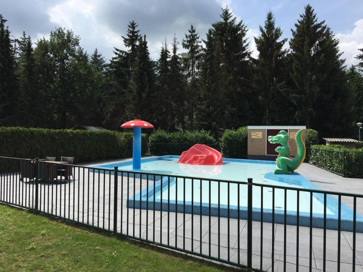 Sfeervol Vakantiehuisje In Bosrijke Omgeving วอร์เดน ภายนอก รูปภาพ